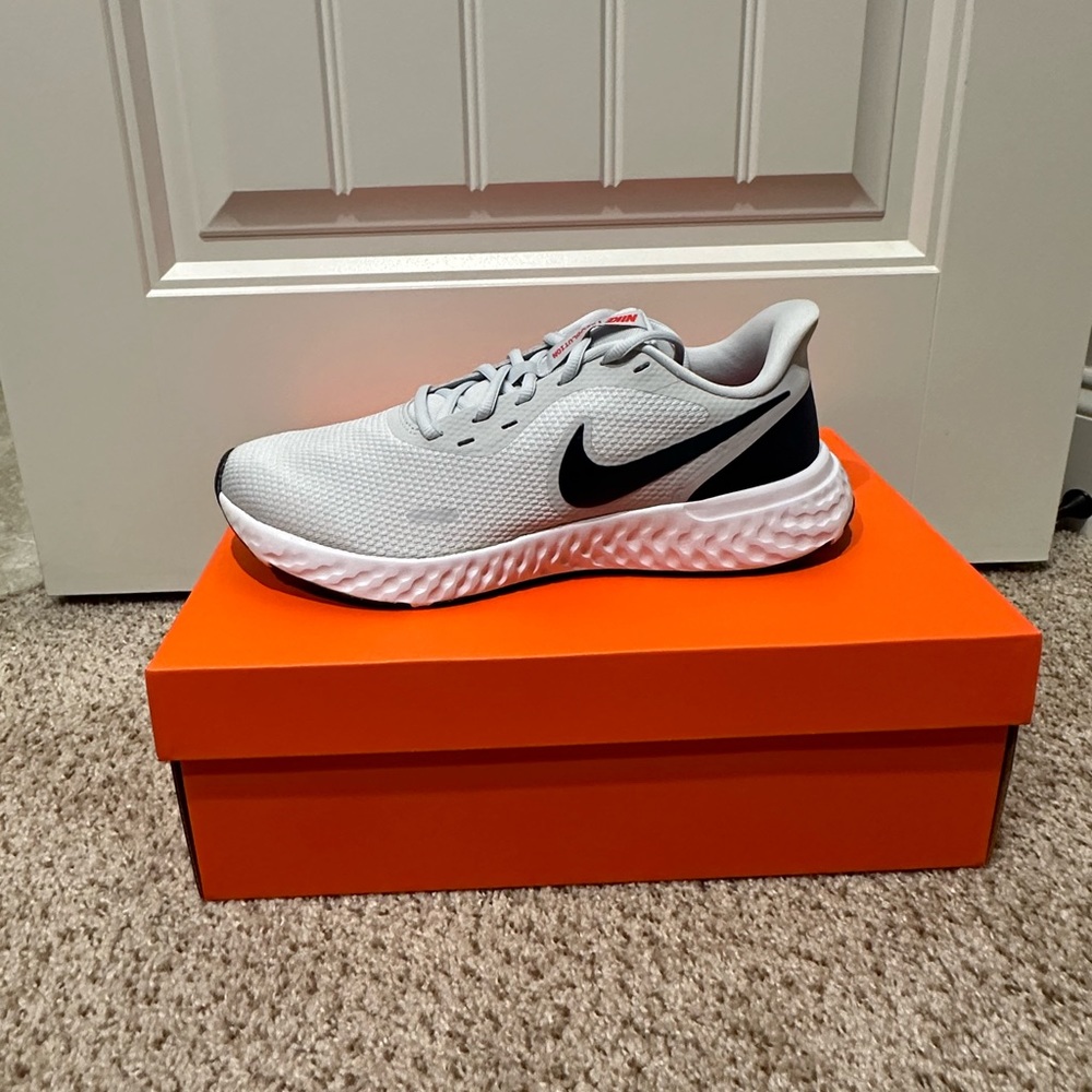 Nike Revolution 5 Men’s shoes
